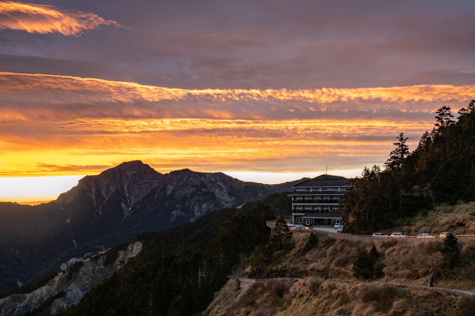 松雪樓晨曦與壯麗山景｜2025/02 合歡山+福壽山農場