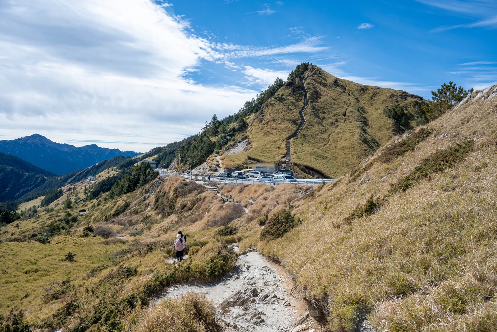 石門山步道蜿蜒向上的高山景致｜2025/02 合歡山+福壽山農場