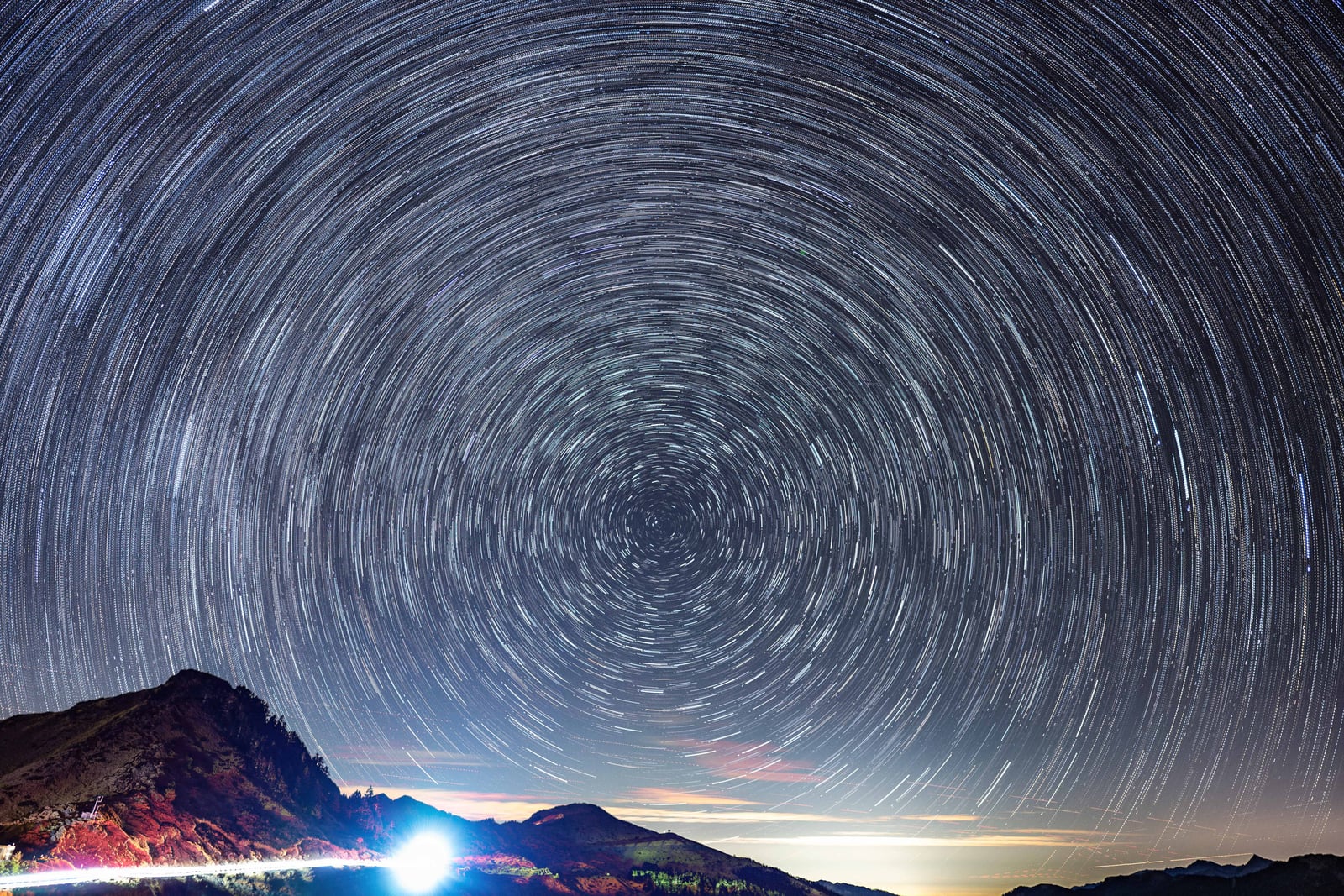 松雪樓上空的璀璨星軌迴旋｜2025/02 合歡山+福壽山農場