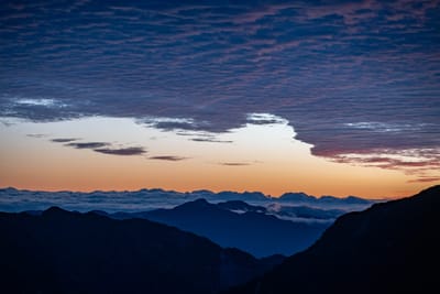 東峰步道晨曦，雲海與層疊山巒｜2025/02 合歡山+福壽山農場