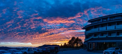 松雪樓前的絢麗火燒雲晨曦
