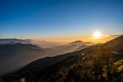 橋南山區的金色夕陽餘暉