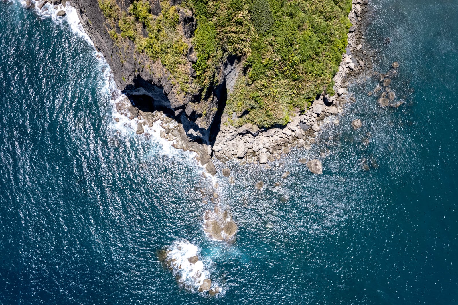 俯瞰豐濱龜山海岸的湛藍浪花｜2022/08 花東五日