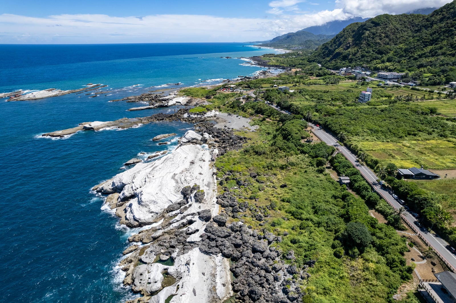 豐濱單面山與蔚藍海岸線的空拍視角｜2022/08 花東五日