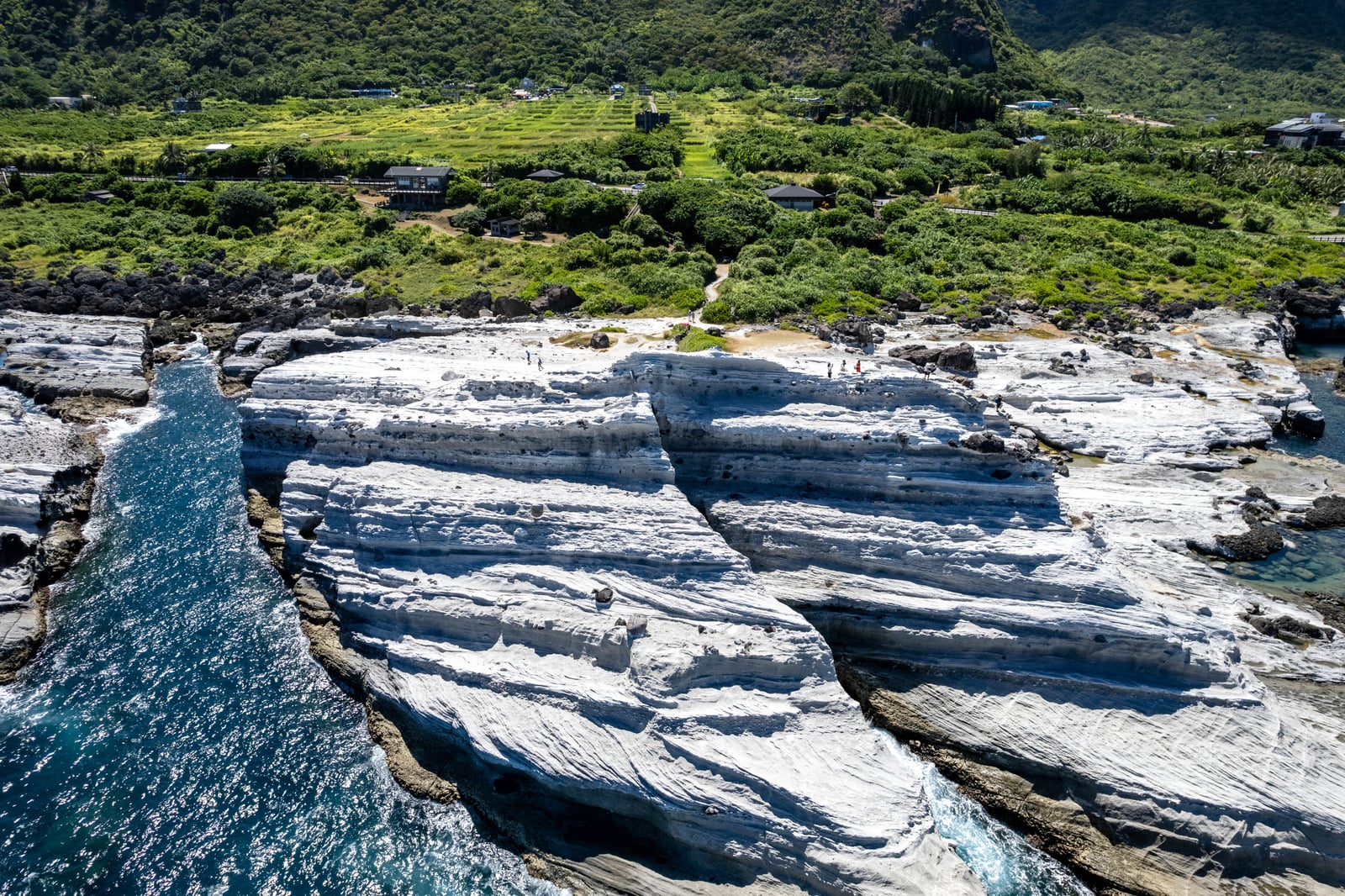 石梯坪壯闊的白色凝灰岩地景｜2022/08 花東五日