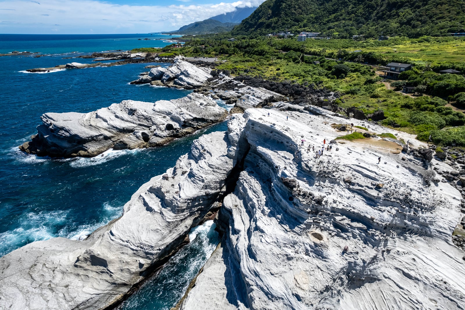 石梯坪壯闊的白色單面山地景｜2022/08 花東五日