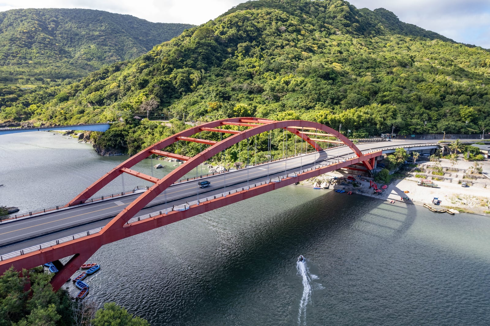 長虹橋的紅色拱形身影｜2022/08 花東五日