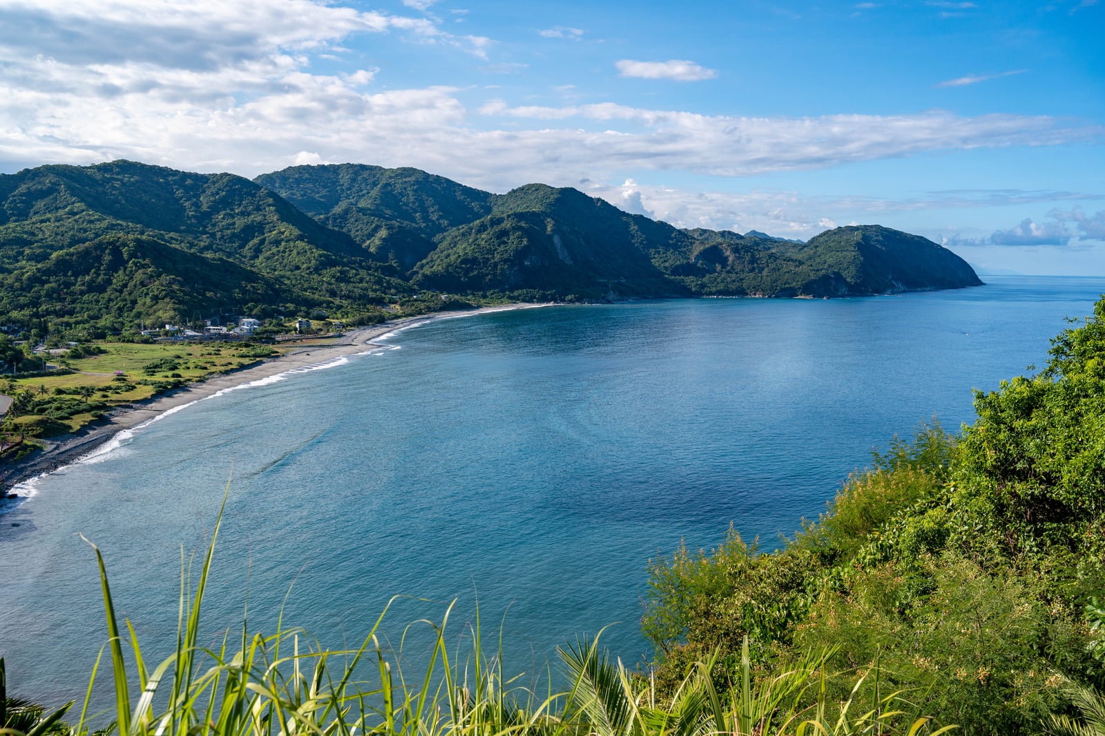 豐濱龜山俯瞰蔚藍海岸線｜2022/08 花東五日