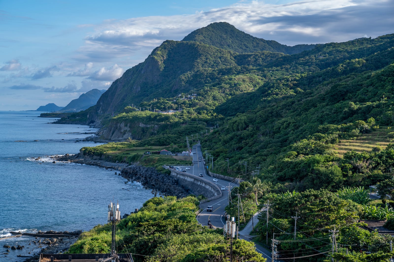 大石鼻山俯瞰蜿蜒海岸公路｜2022/08 花東五日