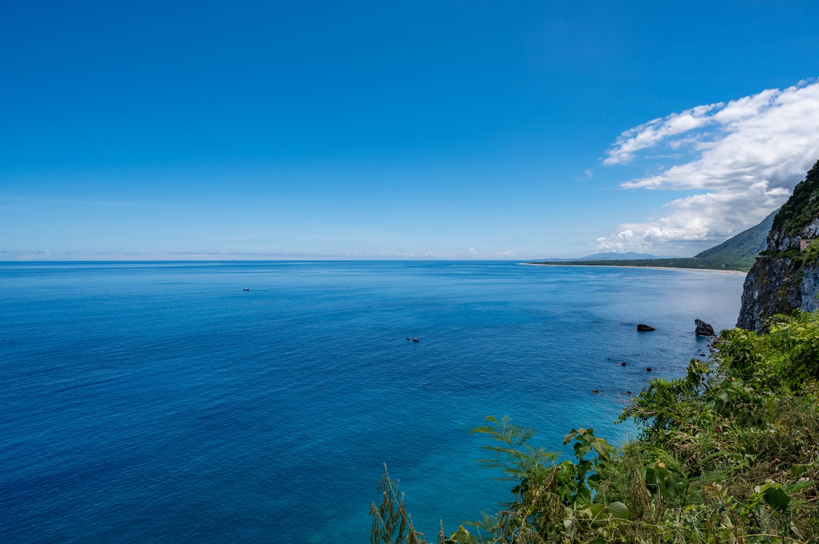 清水斷崖的湛藍海景與峭壁｜2022/08 花東五日