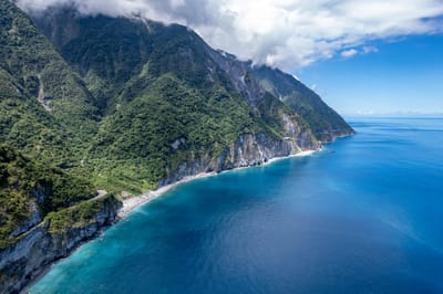 崇德海灘俯瞰清水斷崖壯麗海岸線