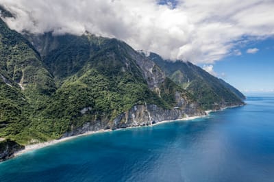 俯瞰匯德步道與清水斷崖壯麗山海