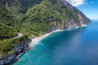 俯瞰清水斷崖的絕美海岸線