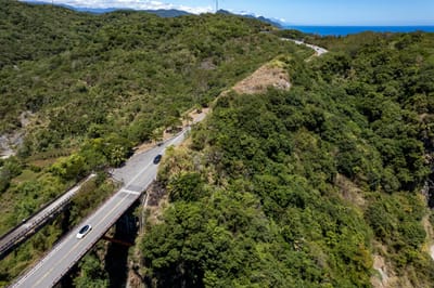 俯瞰壽豐十八號橋的山海公路景致