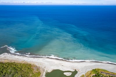 靜浦部落海岸的漸層藍海景