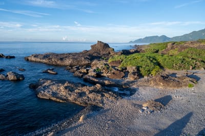 成功鎮礫石灘的晨光海岸