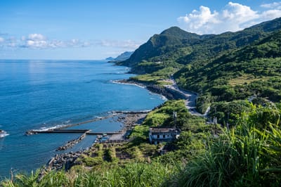 大石鼻山俯瞰蔚藍海岸線