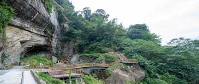 青蛙石水濂洞上方的懸崖步道與山林景觀｜2022/11 古坑草嶺