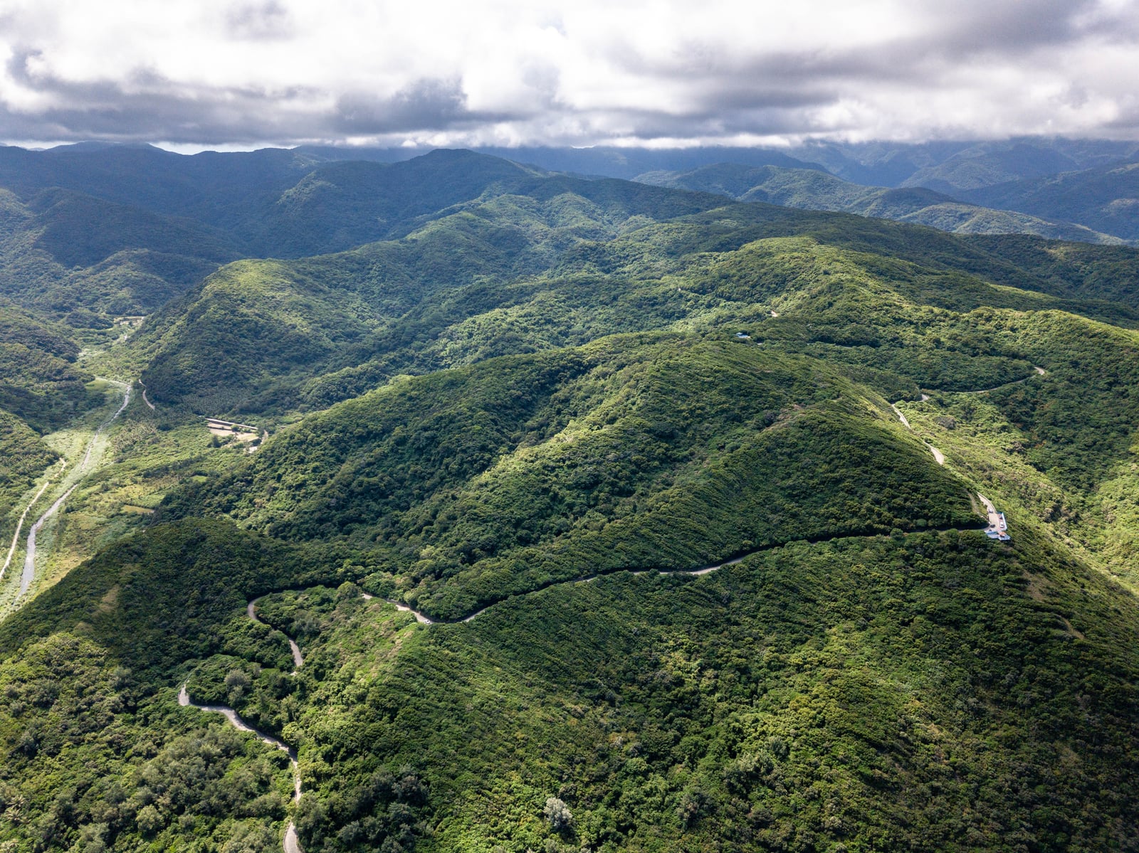 達仁鄉山巒間的蜿蜒公路｜2022-2024 南迴台9線