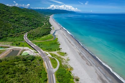 達仁鄉南田海岸線的碧海藍天
