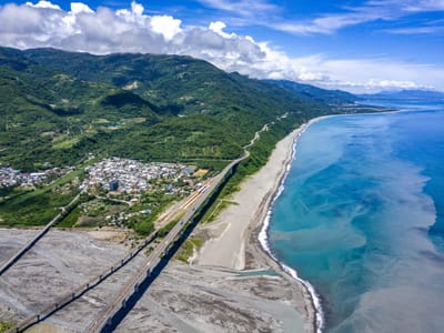 太麻里海岸線的壯闊山海景觀