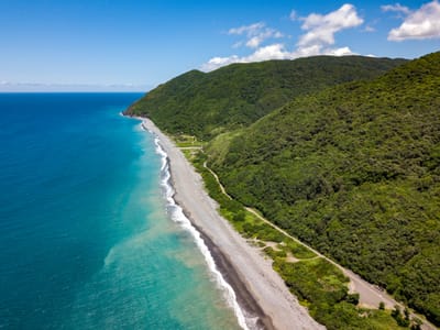 俯瞰阿塱壹古道南田端的蔚藍海岸線｜2022-2024 南迴台9線