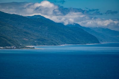 南田海岸線的壯麗山海景致