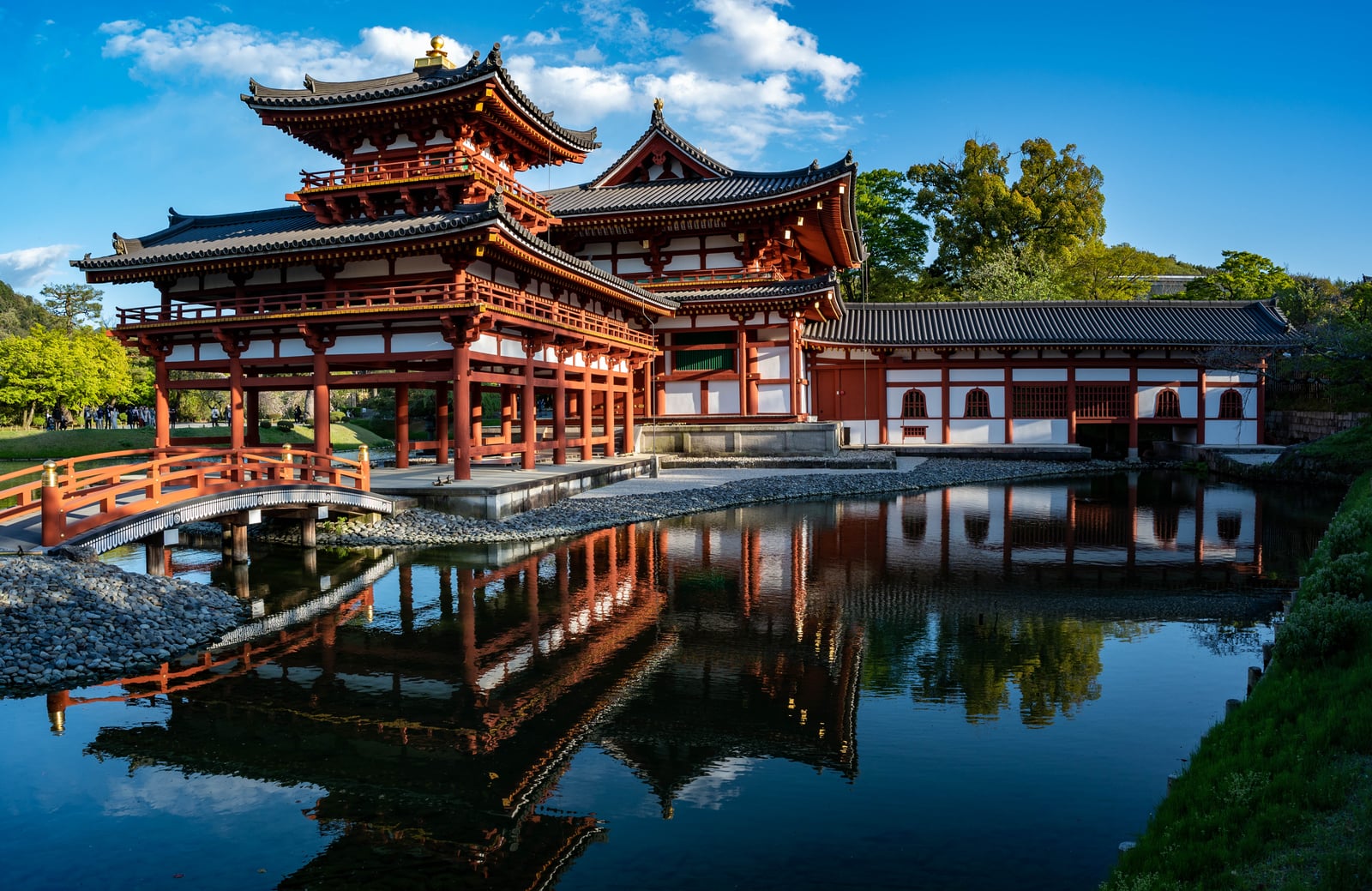 淨土院羅漢堂的朱紅建築倒影｜2023/04 關西賞櫻/環球影城