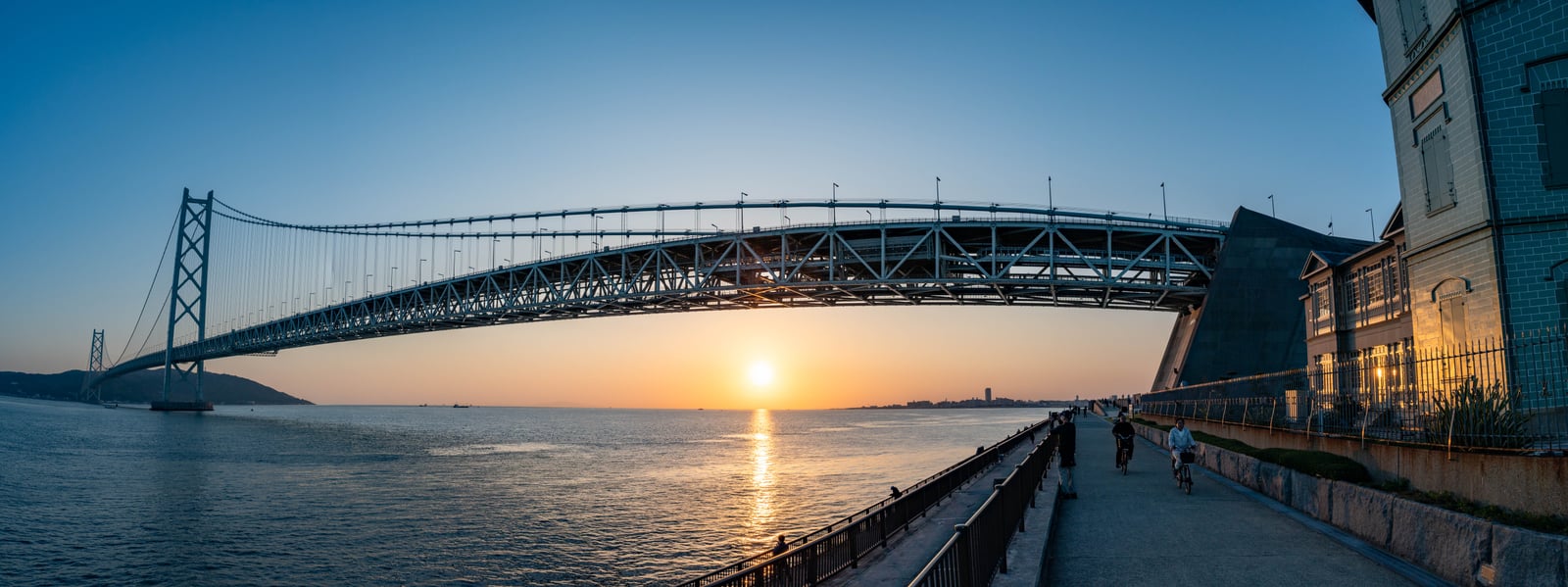明石海峽大橋的金色夕陽餘暉｜2023/04 關西賞櫻/環球影城