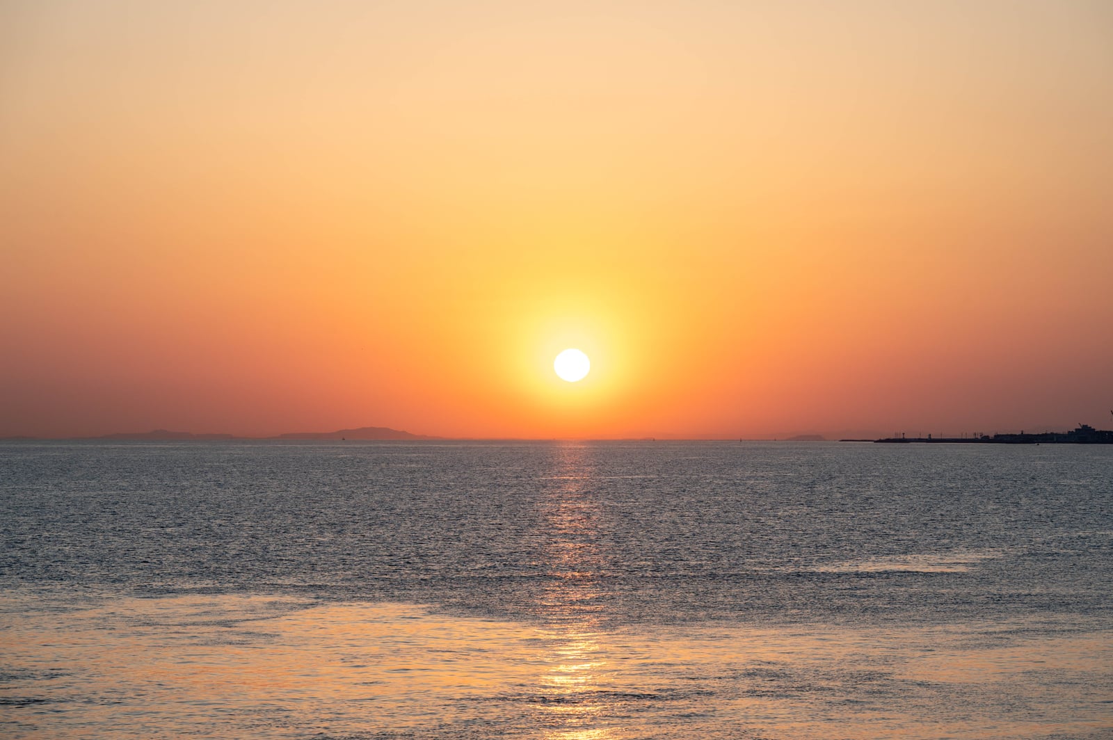 旧呉錦堂別邸前海面的金色夕陽｜2023/04 關西賞櫻/環球影城