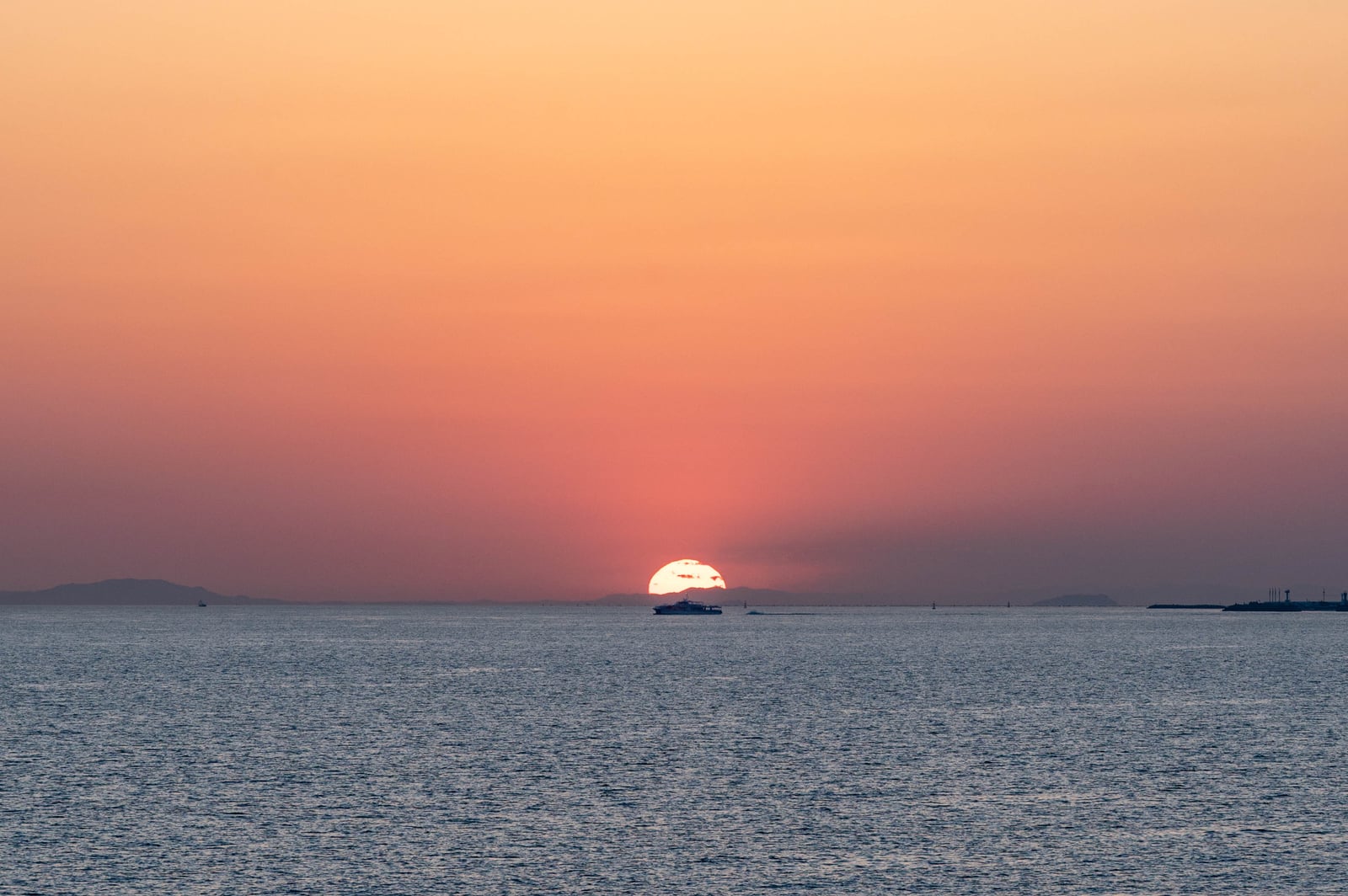 旧呉錦堂別邸前海面的橘紅落日｜2023/04 關西賞櫻/環球影城