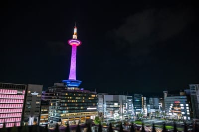 京都塔的璀璨夜色與城市燈火