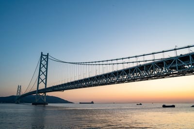 明石海峽大橋的黃昏餘暉