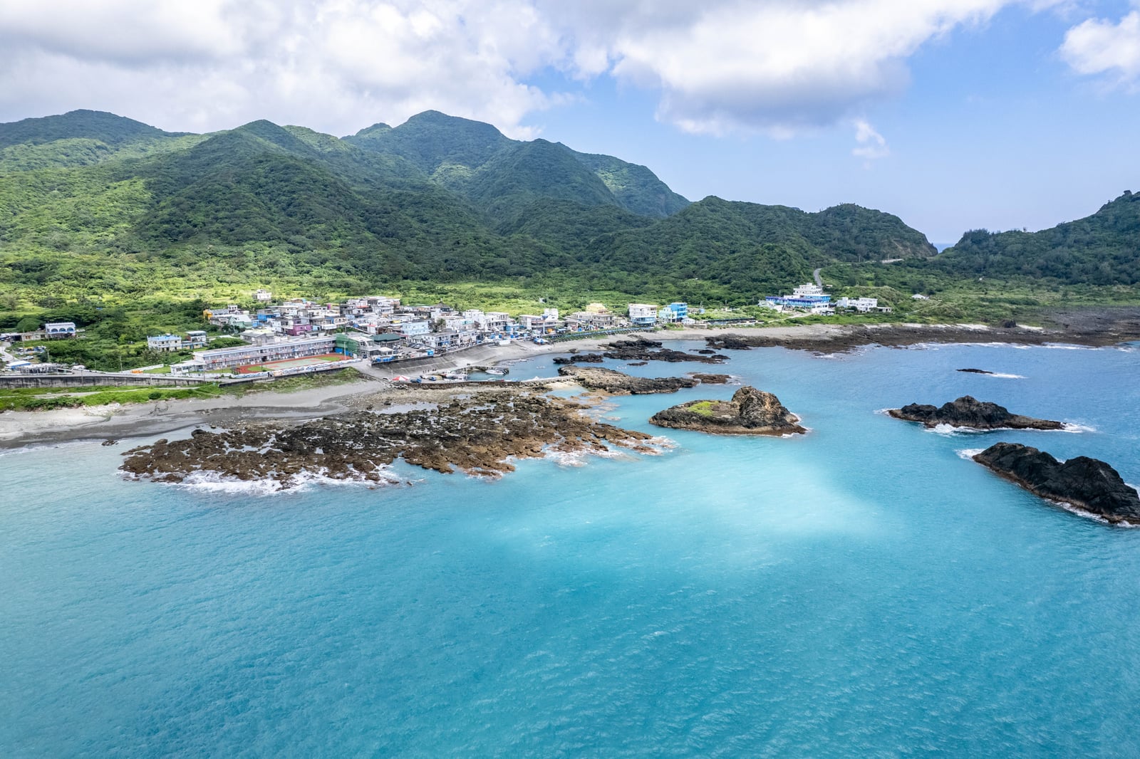 東清灣湛藍海岸與聚落全景｜2023/06 蘭嶼三日