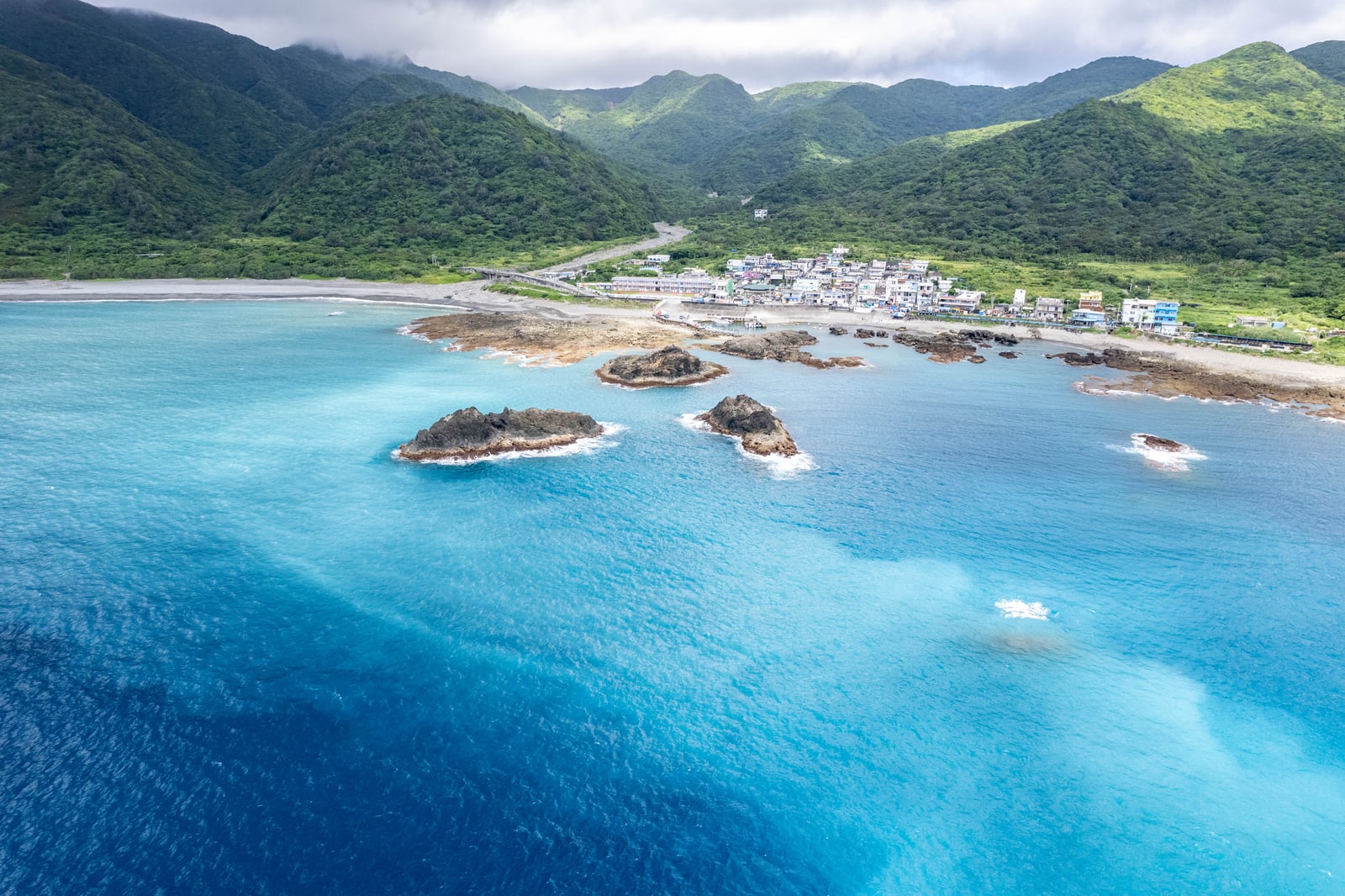 東清灣湛藍海域與海岸聚落風光｜2023/06 蘭嶼三日