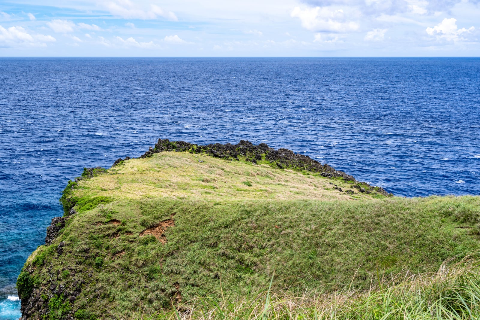 青青草原的壯闊海景與綠意岬角｜2023/06 蘭嶼三日