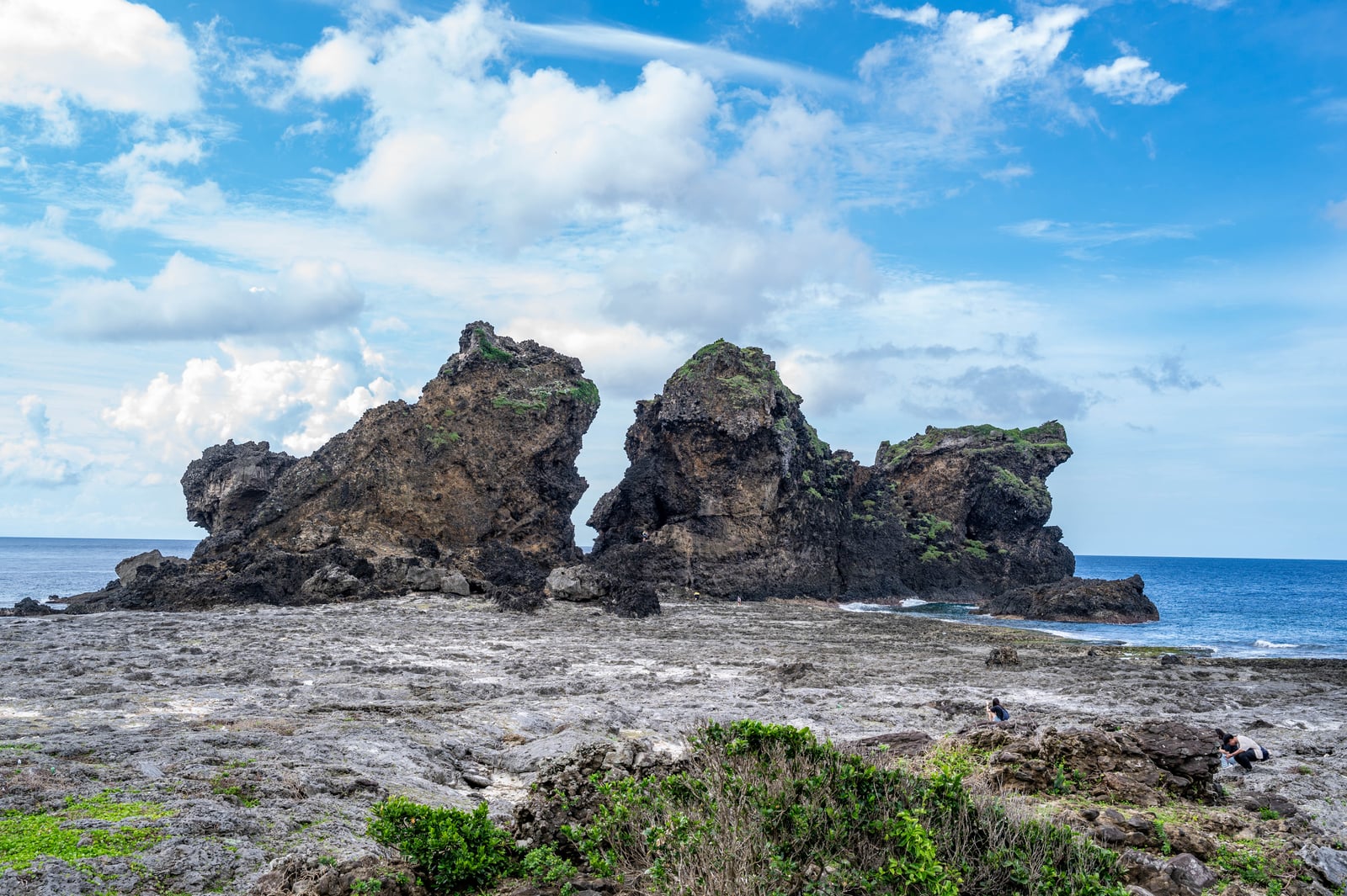 雙獅岩的壯麗海蝕地景｜2023/06 蘭嶼三日