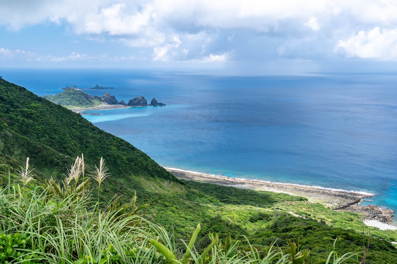 氣象站俯瞰壯闊海岸線與湛藍海景｜2023/06 蘭嶼三日