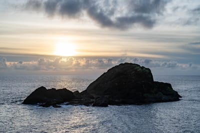 舊燈塔旁的海上夕陽餘暉｜2023/06 蘭嶼三日