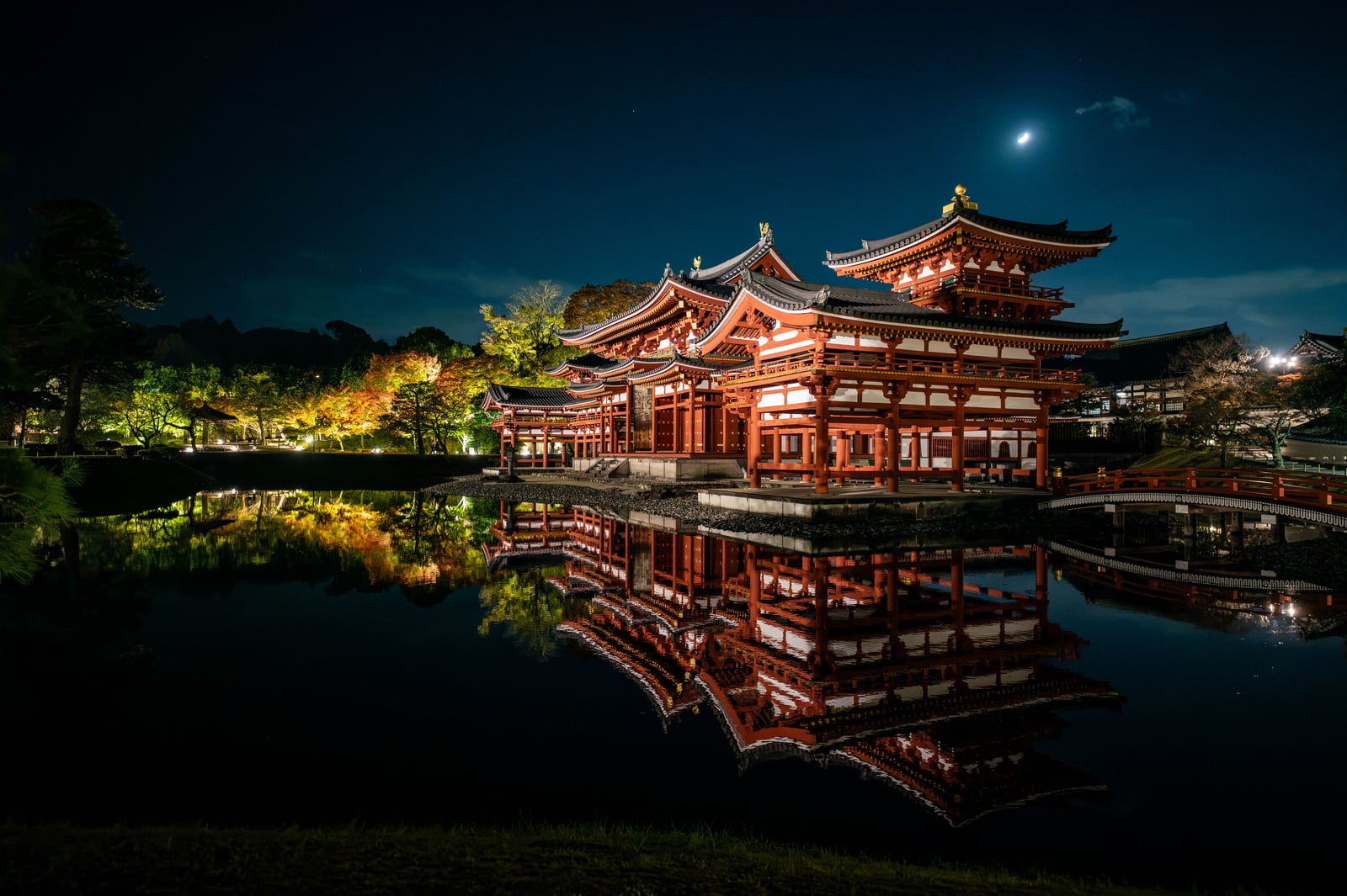 平等院鳳凰堂的夜間倒影｜2023/11 關西賞楓