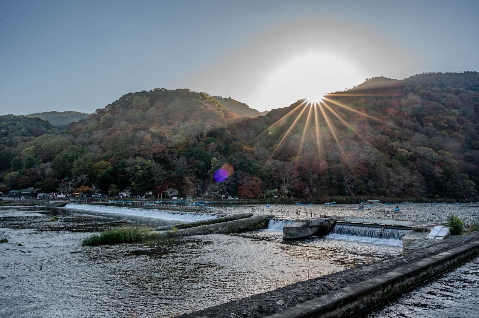 嵐山桂川畔的璀璨夕陽星芒｜2023/11 關西賞楓