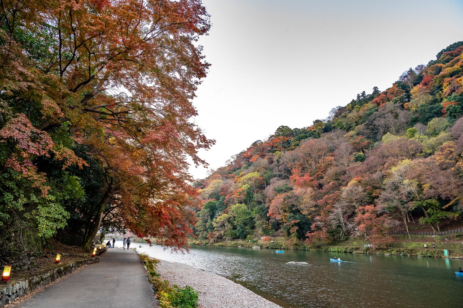 嵐山公園龜山地區的紅葉河畔步道｜2023/11 關西賞楓