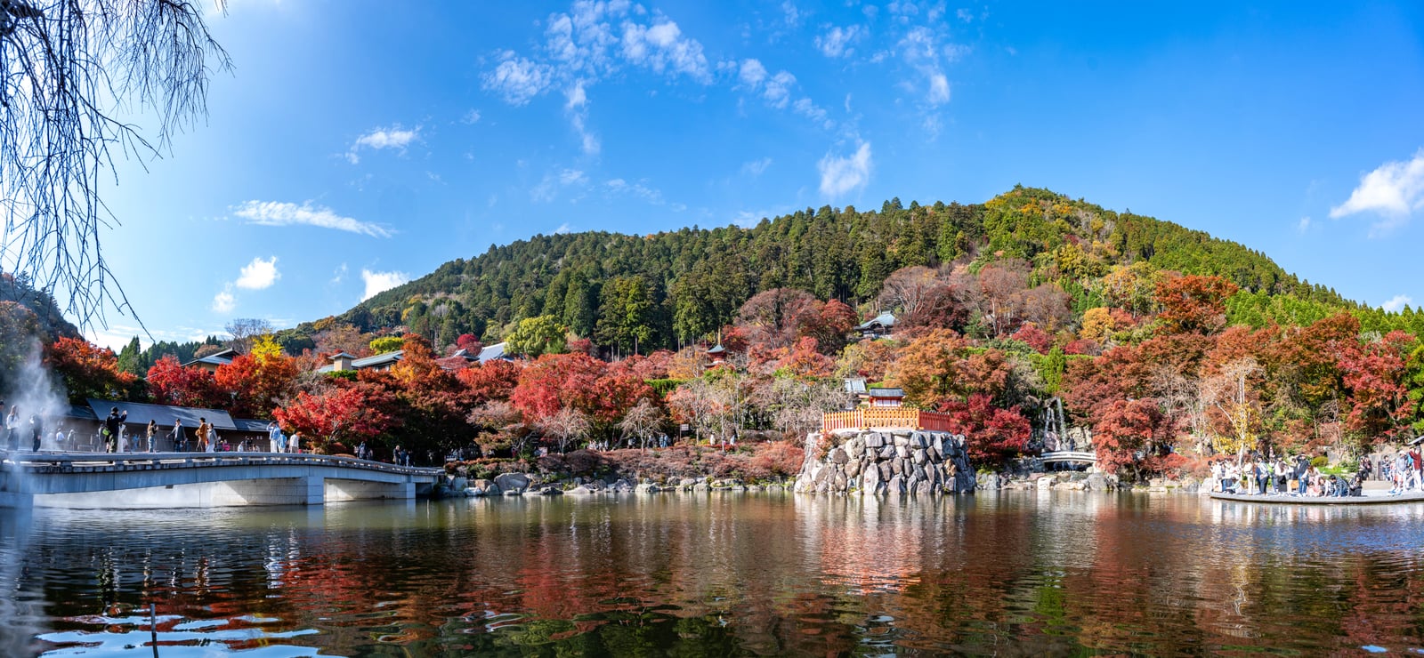 箕面山瀧安寺的秋日紅葉全景｜2023/11 關西賞楓