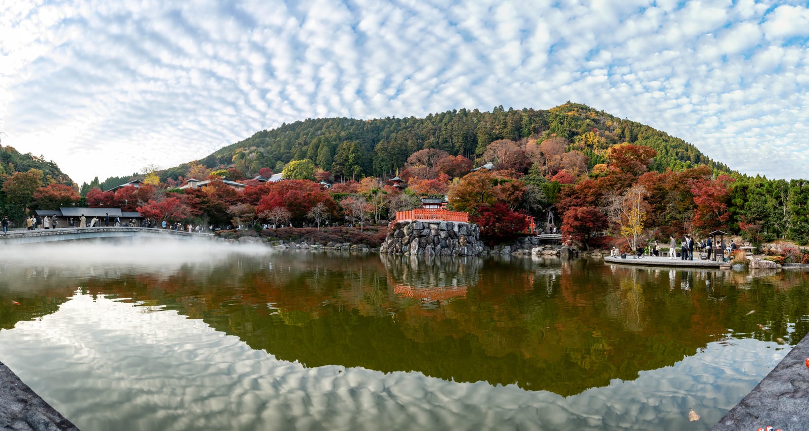 箕面山瀧安寺的秋日楓紅倒影｜2023/11 關西賞楓