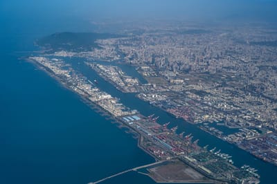 高空俯瞰高雄港灣與城市景觀｜2023/11 關西賞楓