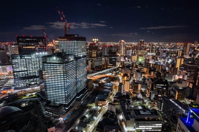 梅田空中庭園俯瞰大阪璀璨夜景