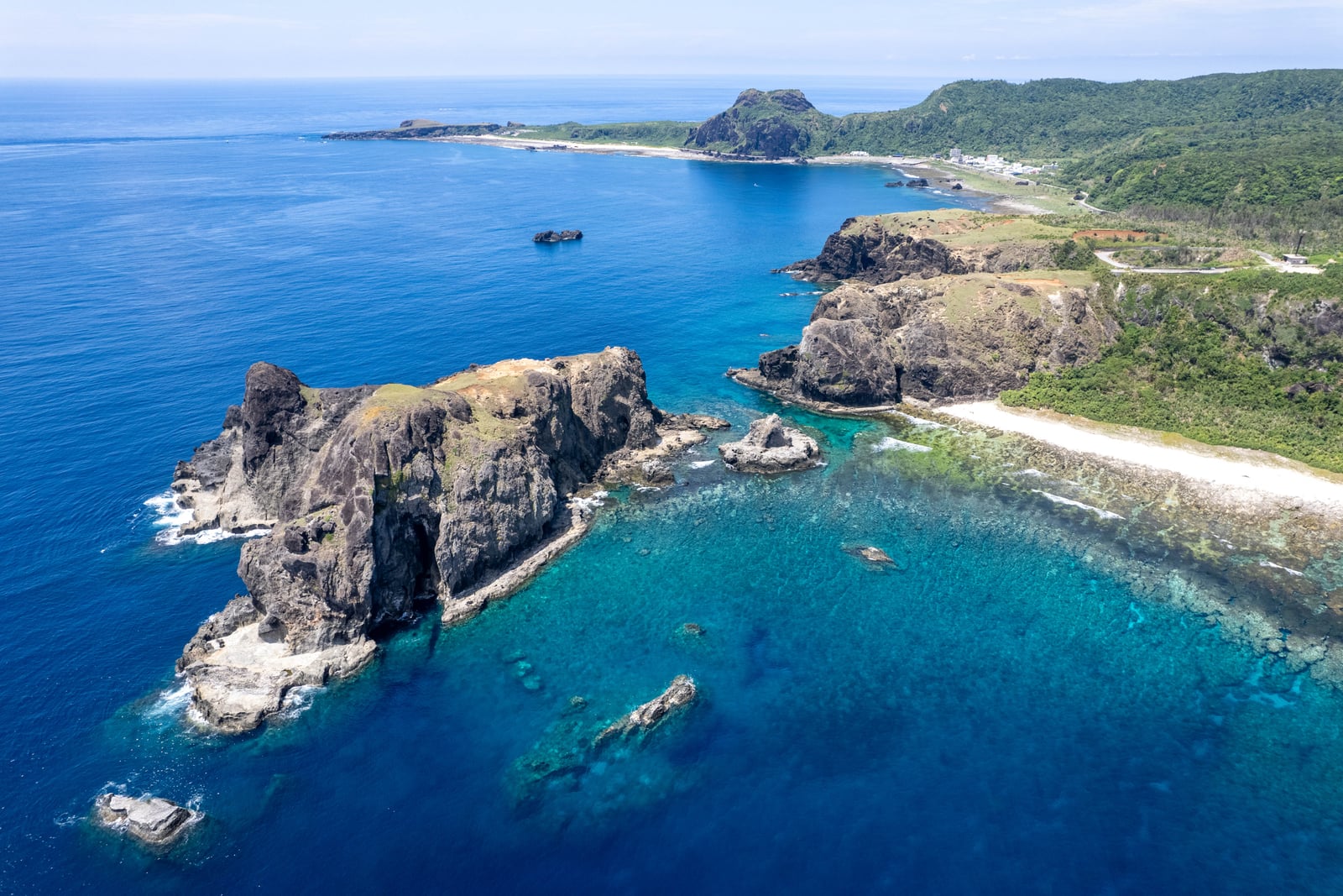海參坪壯闊海岸與湛藍礁岩海景｜2024/08 綠島二日