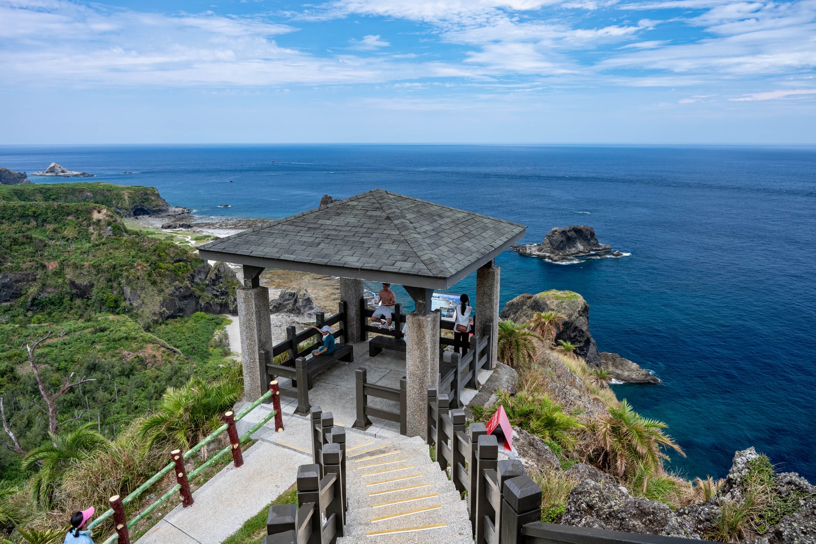 小長城觀景亭俯瞰蔚藍海岸｜2024/08 綠島二日