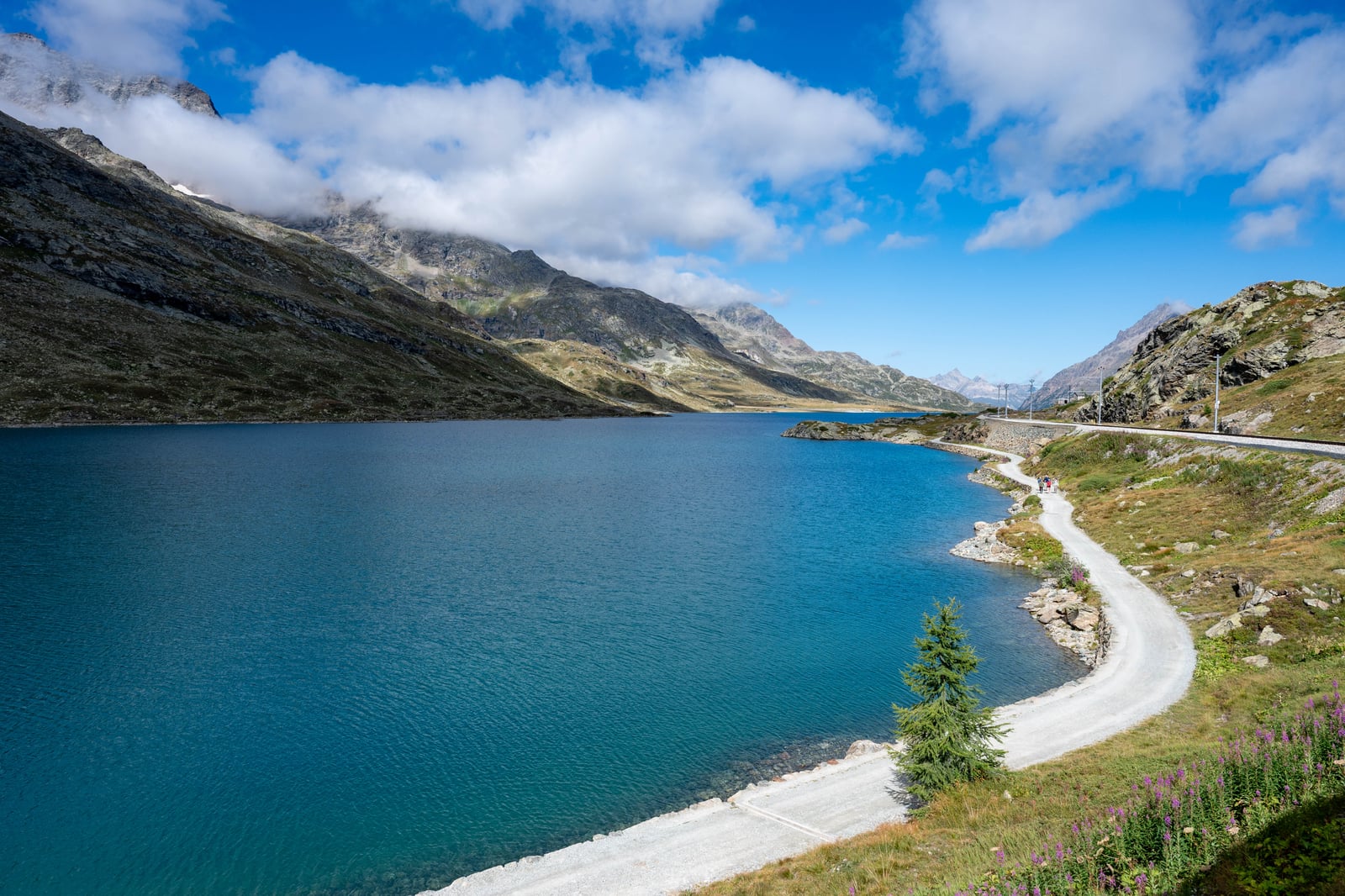 群山環抱的高山湖泊與沿岸小徑｜2024/09 瑞士