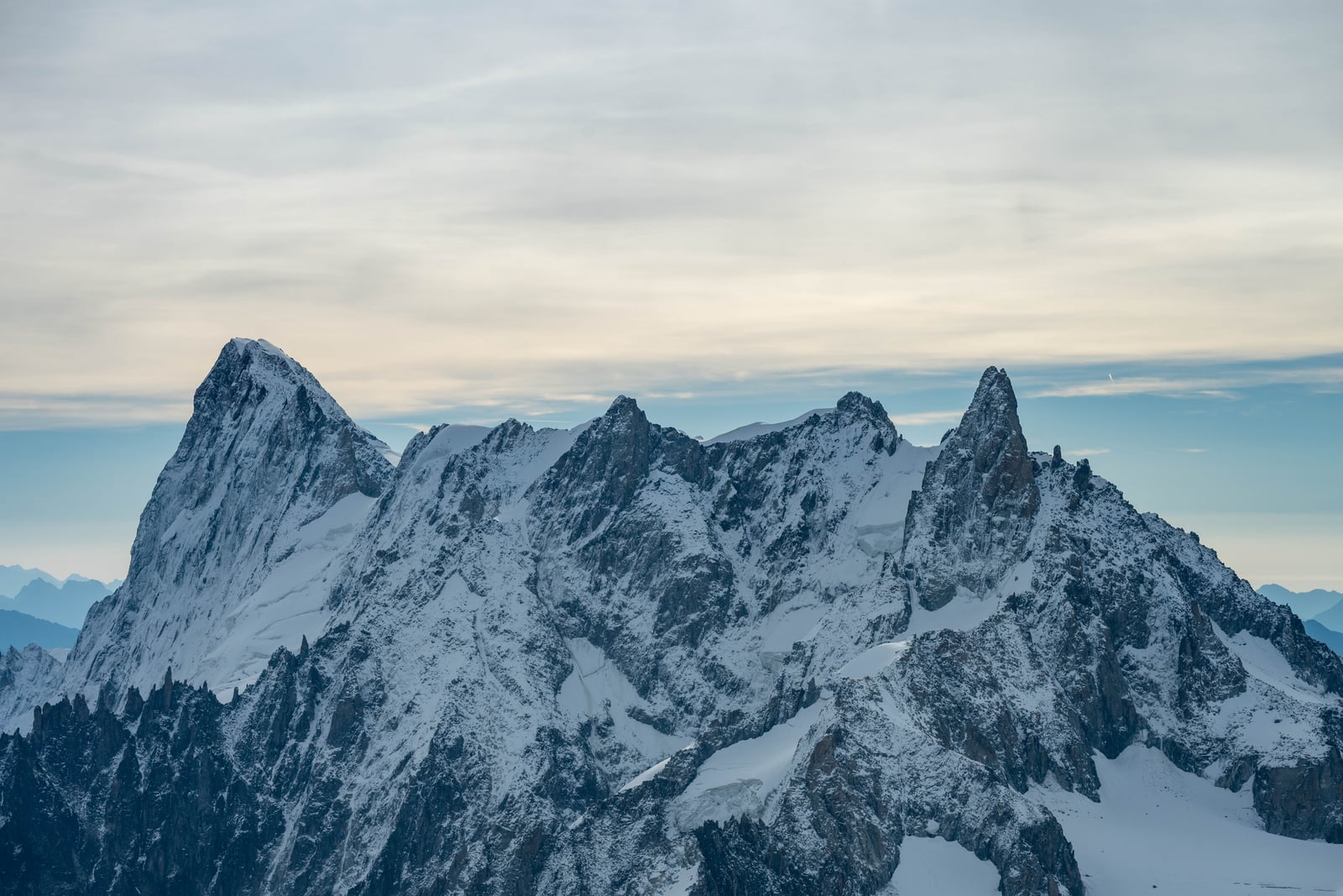 群山之巔的壯麗雪景與險峻山脈｜2024/09 瑞士